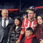lozano-in-lacrime-saluta-il-psv:-pasillo-de-honor-e-standing-ovation-del-pubblico