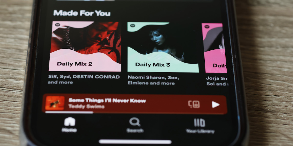 come-spotify-usa-gli-artisti-“finti”-per-riempire-le-sue-playlist-e-pagare-meno-diritti