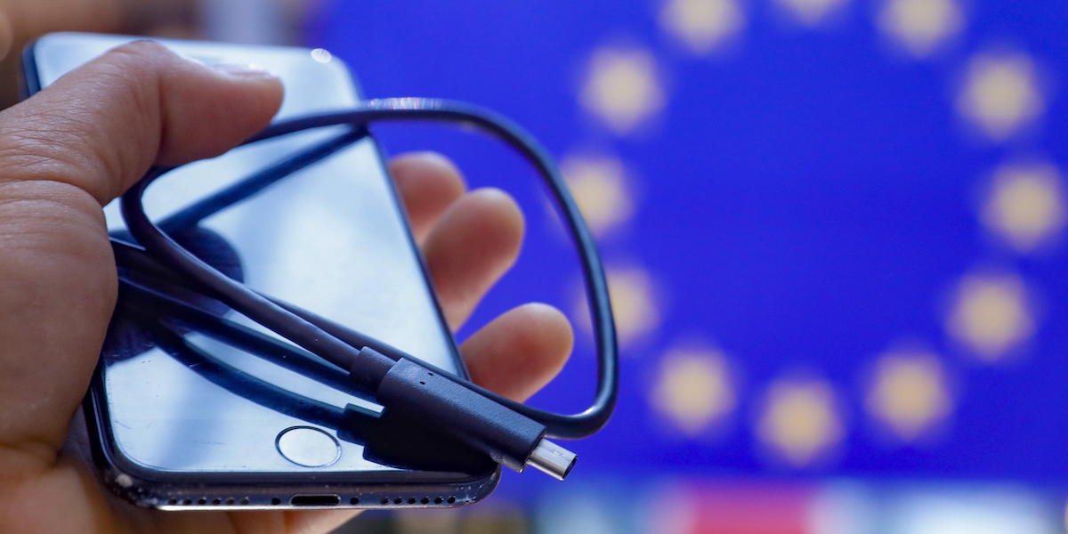 tutti-i-dispositivi-ricaricabili-venduti-d’ora-in-poi-nell’unione-europea-dovranno-avere-una-porta-usb-c