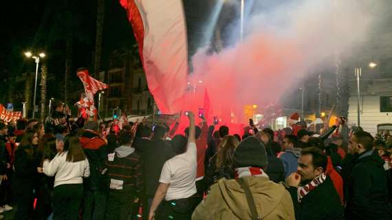 proteste-a-bari,-l’ex-sindaco-decaro-incontra-i-tifosi:-cori-ultras-contro-multiproprieta