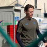 conte-conferma-la-rifinitura-nel-giorno-gara:-le-immagini-dell’arrivo-degli-azzurri