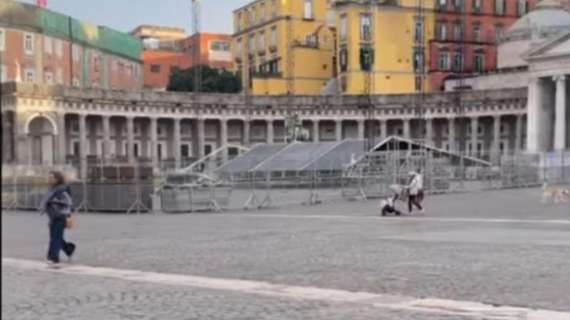 napoli-cagliari,-si-lavora-a-piazza-del-plebiscito:-maxi-schermi-installati