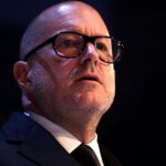 openai-comprera-la-startup-di-hardware-di-jony-ive,-per-trent’anni-capo-designer-di-apple