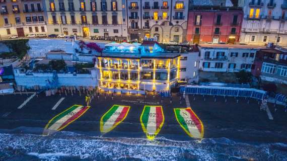 festa-scudetto,-lo-spettacolo-di-posillipo:-proiettato-sulla-spiaggia-il-4°-scudetto