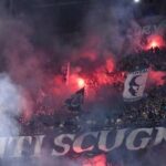lunedi-sfilata-bus-scoperti-a-numero-chiuso-e-con-4-maxischermi:-i-dettagli