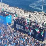 festa-scudetto,-atmosfera-da-brividi-sul-lungomare!-adl-annuncia-(quasi)-de-bruyne!-conte-scatenato-sul-bus