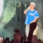 sfera-ebbasta-al-maradona,-il-concerto-show-aperto-con-una-maglia-azzurra-vintage