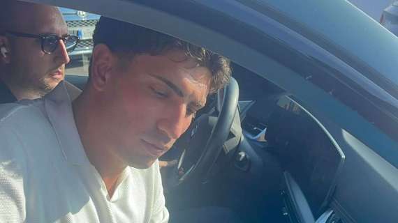 marianucci-e-arrivato-a-castel-volturno:-si-ferma-per-foto-e-autografi-coi-tifosi