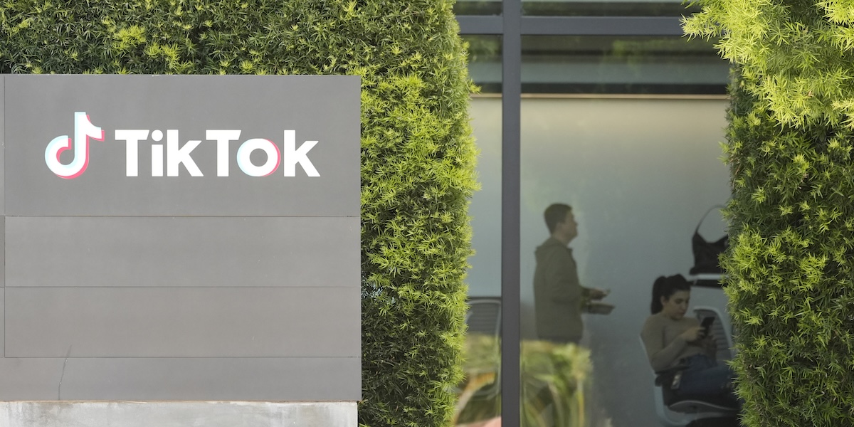 donald-trump-rinviera-per-la-terza-volta-l’entrata-in-vigore-del-cosiddetto-“tiktok-ban”