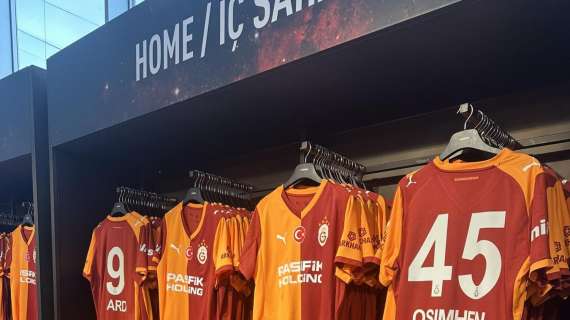 il-galatasaray-ha-messo-in-vendita-la-nuova-maglia:-c’e-anche-osimhen