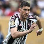vlahovic-rifiuta-l’addio-e-blocca-(e-fa-infuriare)-la-juve:-vuole-andare-via-a-zero-tra-un-anno