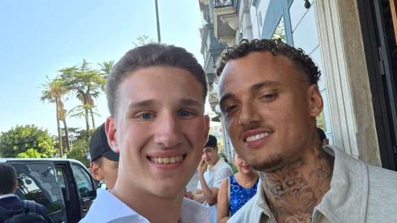noa-lang-a-napoli:-primi-selfie-con-i-tifosi-in-attesa-dell’annuncio