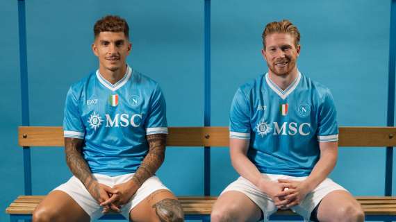 nuova-maglia-home:-omaggio-alla-tradizione-azzurra,-torna-il-colletto-a-v-con-bordo-bianco