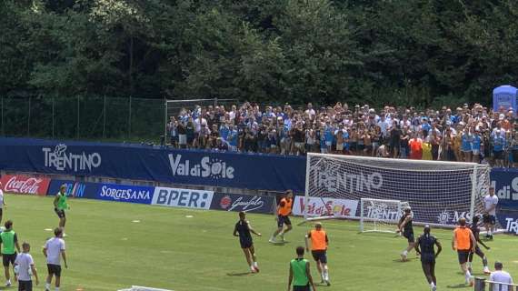 dimaro,-day-3:-grande-folla-per-la-seduta-mattutina!-adl-allo-store,-esercitazioni-tattiche-per-gli-azzurri
