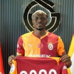osimhen-lascia-il-napoli!-il-galatasaray-lo-acquista-a-titolo-definitivo:-il-comunicato