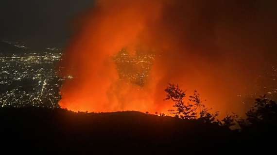 incendio-sul-vesuvio,-situazione-resta-critica:-protezione-civile-chiede-invio-esercito