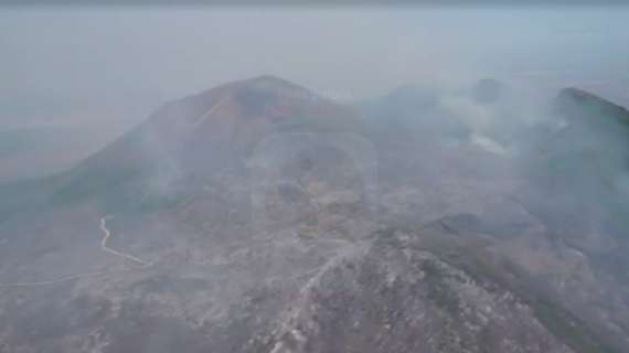 incendio-vesuvio,-tre-i-fronti-ancora-attivi:-vigili-del-fuoco-intensificano-l’intervento