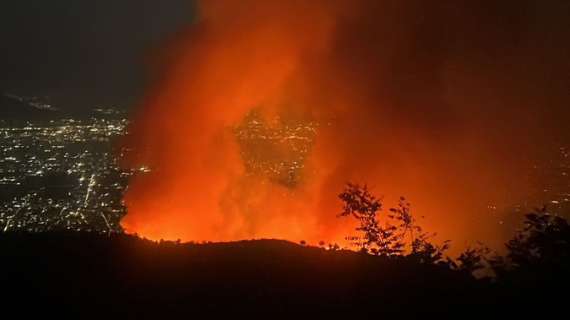 incendio-vesuvio,-sotto-controllo-i-tre-fronti-di-fuoco:-le-ultime