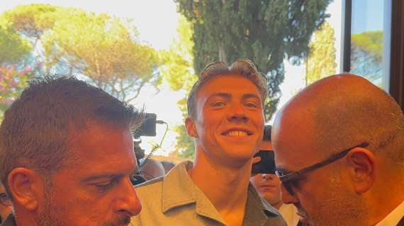 ecco-hojlund!-l’attaccante-e-arrivato-a-villa-stuart-per-le-visite-mediche:-le-immagini