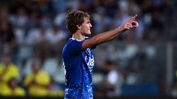 rising-star-of-the-month,-nico-paz-del-como-premiato-per-il-mese-di-agosto