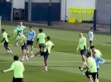 manchester-city-in-campo:-rifinitura-prima-della-sfida-contro-il-napoli
