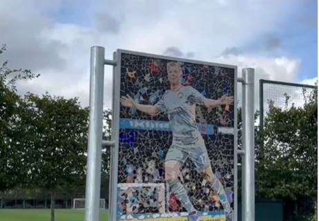 manchester-city,-omaggio-a-de-bruyne:-il-suo-mosaico-al-centro-sportivo