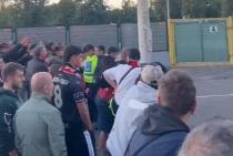 milan-napoli,-cresce-l’attesa-all’esterno-del-settore-ospiti:-i-cori-dei-tifosi-azzurri