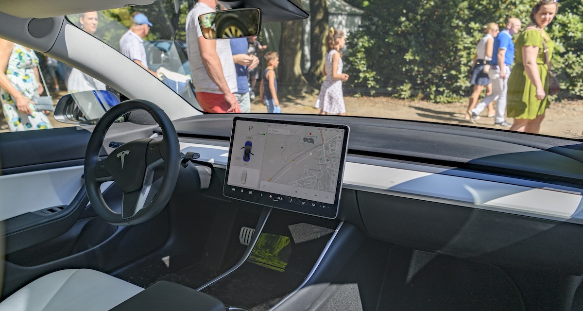 i-touchscreen-delle-auto-distraggono-troppo-dalla-guida?
