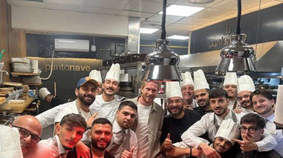de-bruyne-si-gode-napoli:-cena-a-base-di-pesce-a-pozzuoli,-lo-scatto
