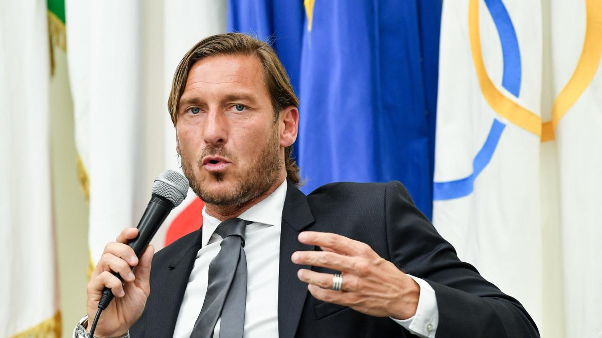roma-capolista,-totti-cauto:-“solo-chiacchiericcio,-l’obiettivo-e-il-quarto-posto”