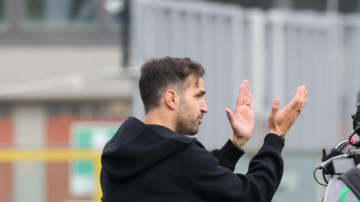 fabregas,-il-discorso-al-como-dopo-la-vittoria-con-la-juve-diventa-virale