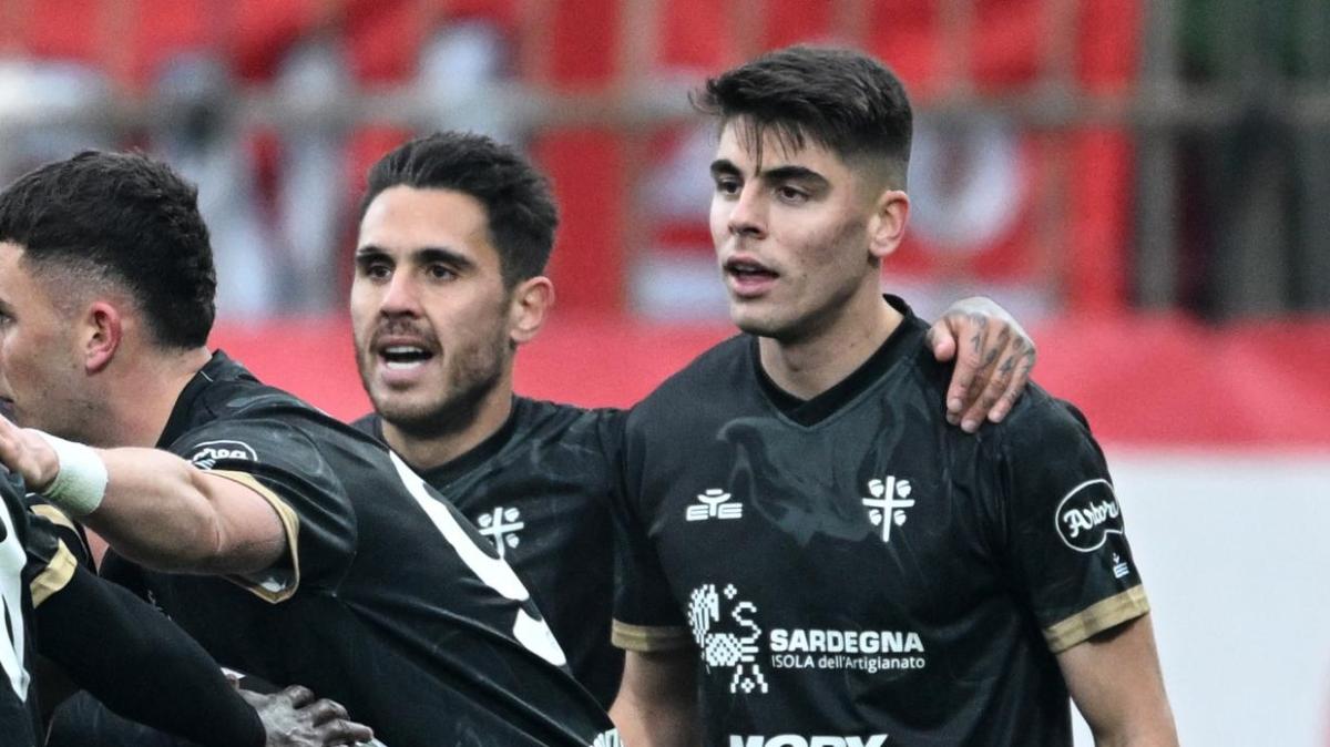 rimonta-cagliari-al-bentegodi:-da-0-2-a-2-2,-verona-beffato-al-92′