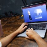 l’azienda-character.ai-ha-introdotto-dei-limiti-sull’uso-da-parte-dei-minorenni-del-suo-popolare-chatbot-di-intelligenza-artificiale