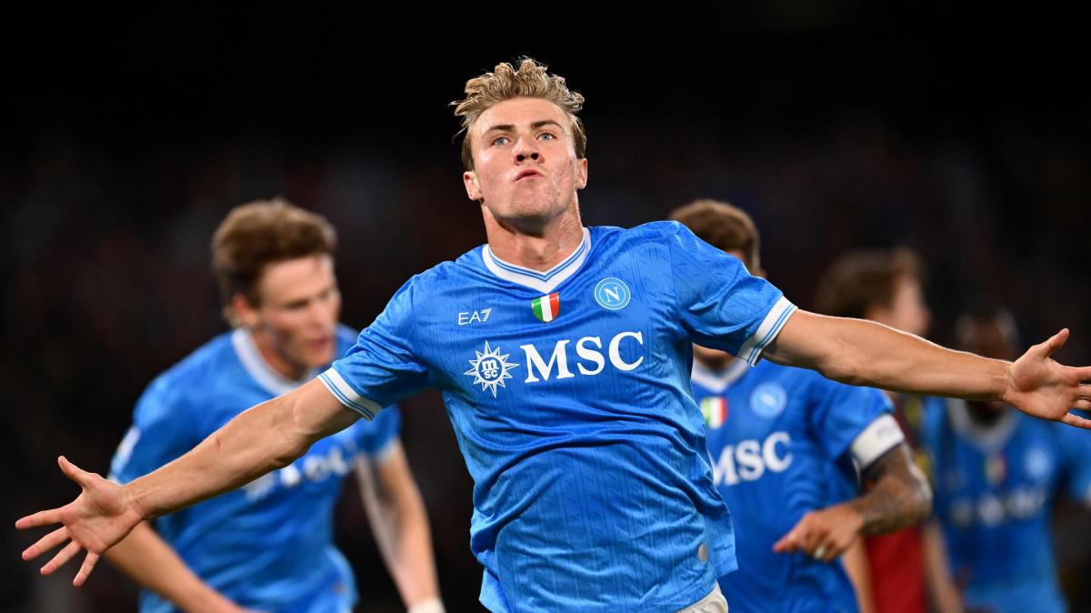 hojund,-il-papa:-“pazzo-di-napoli-e-dei-tifosi!-vi-racconto-quell’episodio-col-poster-di-cr7”