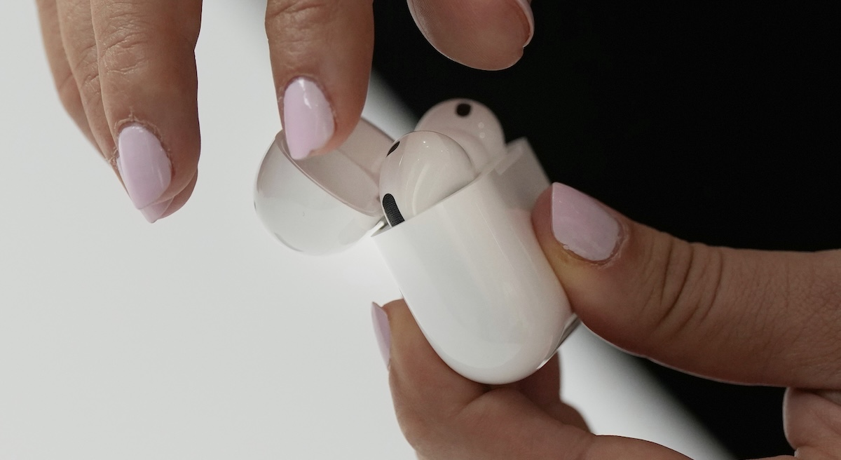 la-traduzione-in-tempo-reale-tramite-airpods-arrivera-in-italia