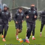 rifinitura-sotto-la-pioggia-a-castel-volturno:-sentite-come-scherza-juan-jesus!