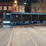 l’anm-omaggia-il-napoli:-c’e-un-nuovo-tram-azzurro-in-citta