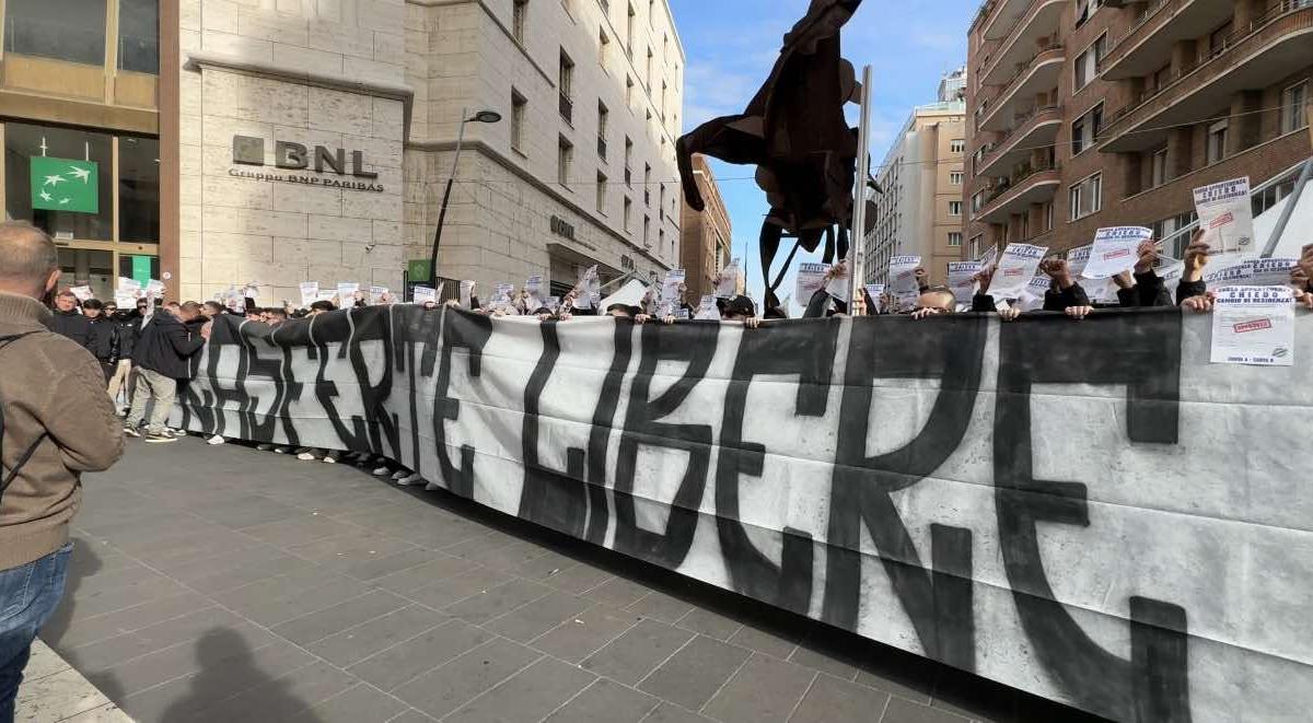 protesta-ultra-in-centro-citta-contro-i-divieti-ai-residenti-in-campania:-“trasferte-libere!”