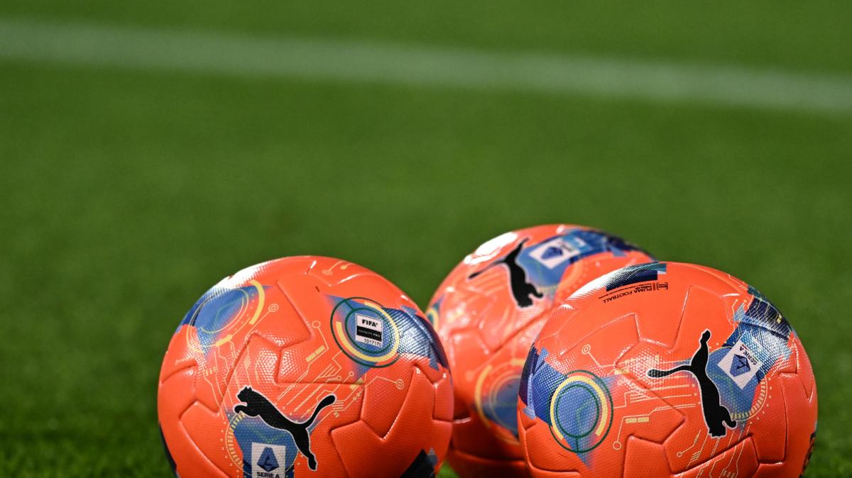 addio-al-pallone-arancione!-l’annuncio-della-serie-a:-“si-torna-al-giallo-o-bianco”