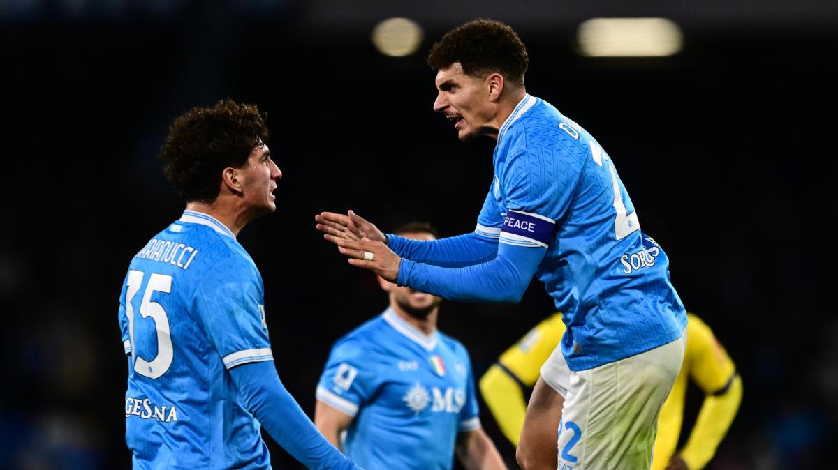 napoli-hellas-2-2,-le-pagelle:-scott-c’e,-di-lorenzo-da-attaccante!-buongiorno-confuso,-bocciato-lang