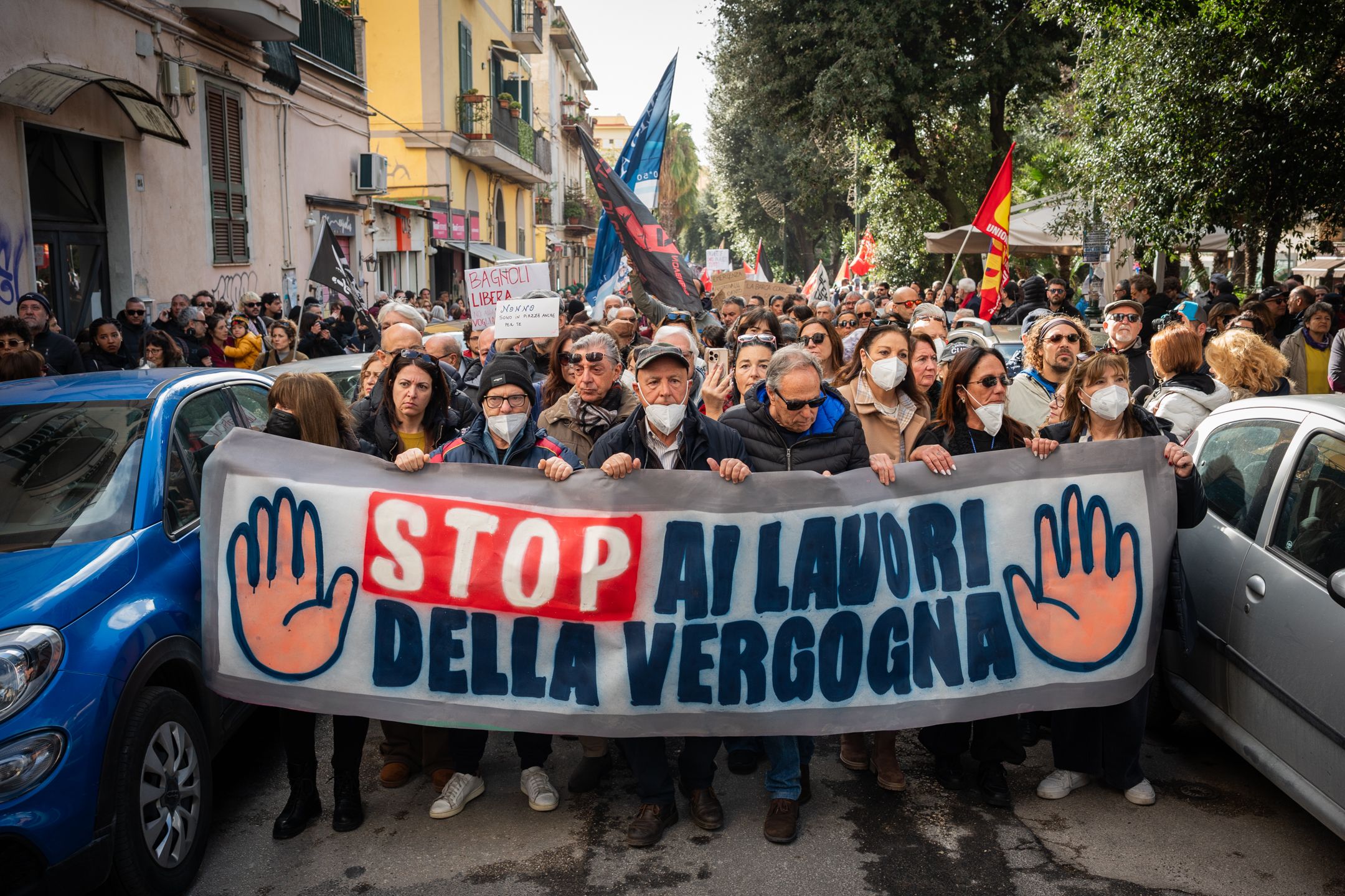 no-alla-coppa-america.-in-piazza-a-bagnoli-tremila-persone-e-una-scritta