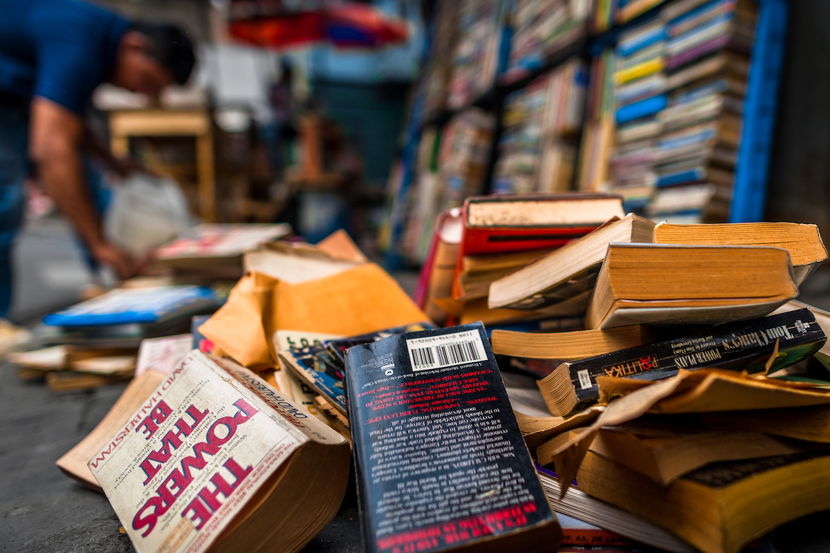 per-allenare-i-suoi-chatbot-anthropic-ha-distrutto-milioni-di-libri