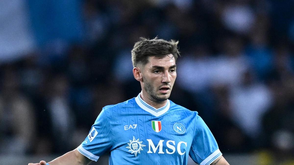 dopo-106-giorni-e-l’intervento,-riecco-gilmour:-ha-gia-messo-la-firma-su-napoli-roma