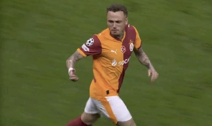 lang-show:-ha-ricevuto-un-soprannome-‘super’-dai-nuovi-tifosi