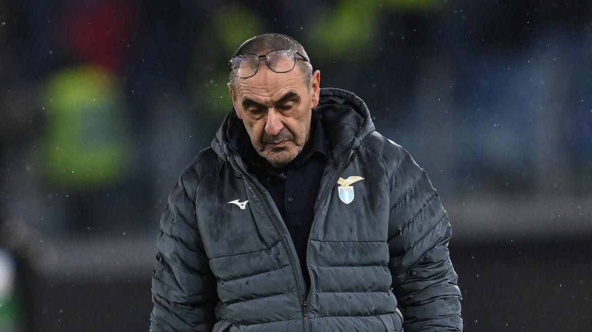 il-cagliari-chiude-in-10,-ma-resiste-alla-lazio:-0-0-tra-pisacane-e-sarri