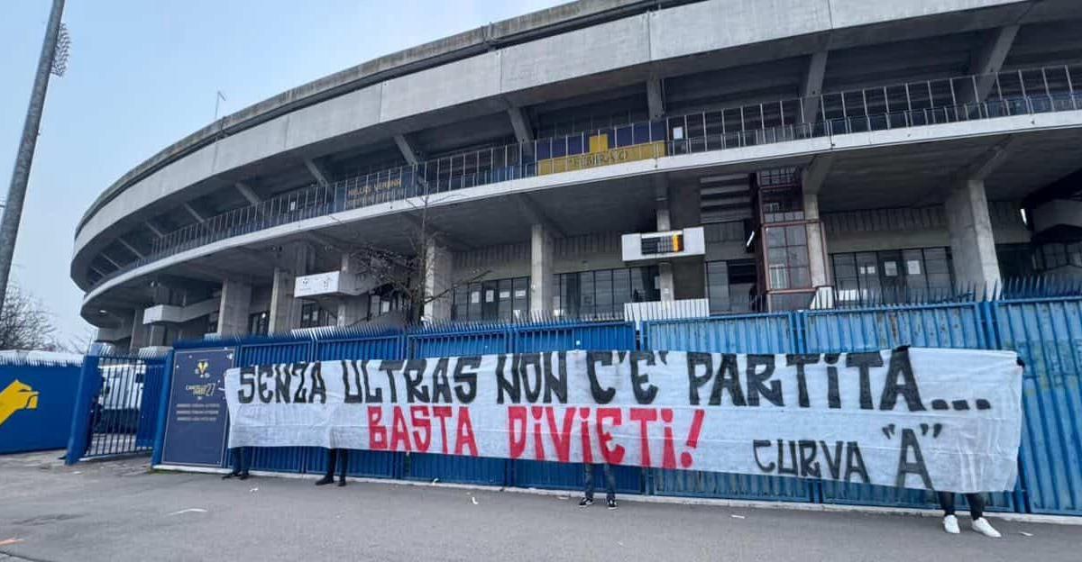 ultras-napoli,-striscione-all’esterno-del-bentegodi:-il-messaggio