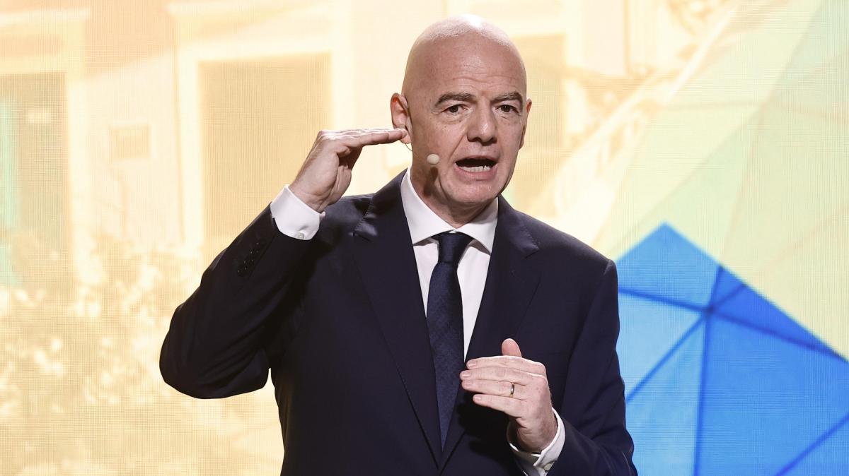 clamorosa-proposta-di-infantino:-“calciatori-che-si-coprono-la-bocca-andrebbero-squalificati”