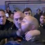 follia-al-vomero!-donna-accoltellata-in-bus-senza-motivo:-le-immagini-shock-virali-sui-social