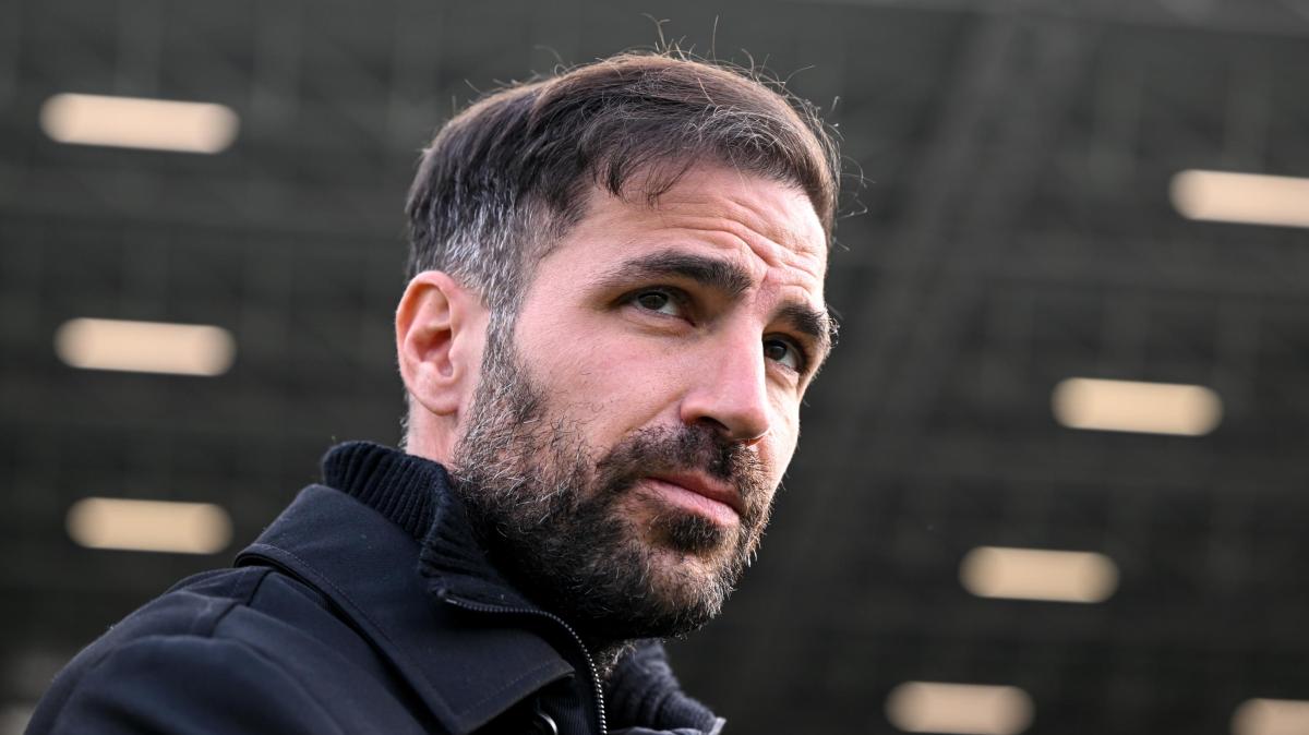 como,-fabregas:-“il-cagliari-non-ha-bagnato-il-campo-e-ha-lasciato-l’erba-alta”