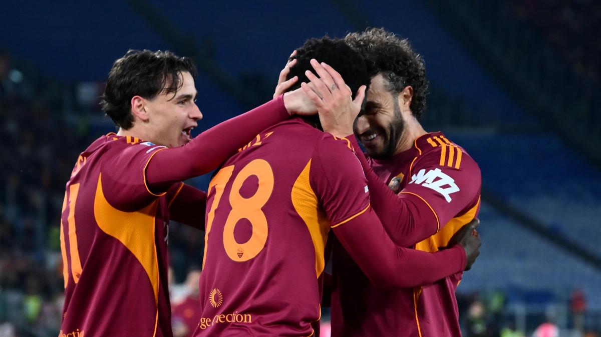 la-roma-ritrova-la-vittoria-dopo-un-mese-e-riacciuffa-la-juve:-lecce-battuto-di-misura